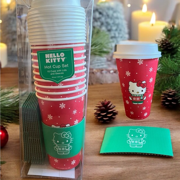 Hello Kitty Christmas Paper To Go Coffee Cups (2 Designs, 30 Cups Total) - Picture 3 of 3